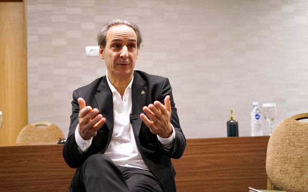 Ο Αλεξάντρ Ντεσπλά στο makthes.gr: «Θα ήθελα πολύ να κάνω μια ελληνική ταινία αλλά κανείς δεν με έχει καλέσει»