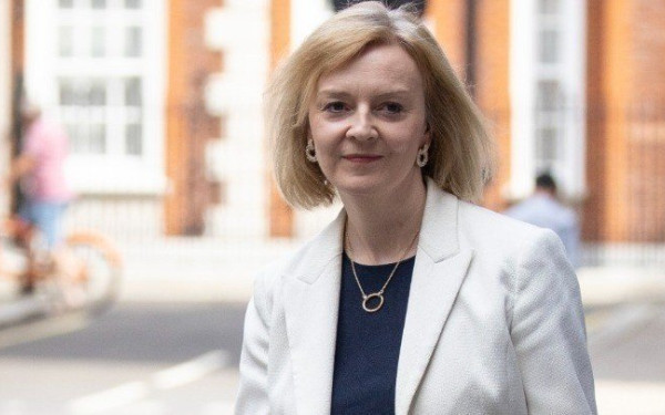 Λιζ Τρας: Έφυγε πριν καταλάβει το κακό που έκανε! Του Κώστα Μπλιάτκα