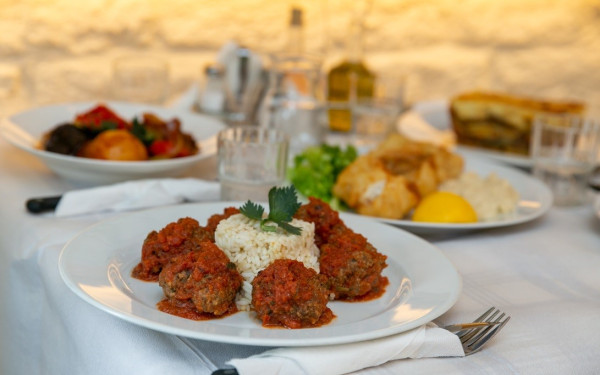 Τα μαγειρευτά της Μαριώς: Ένα νέο ταβερνάκι με παραδοσιακές συνταγές και ποικιλία στα πιάτα