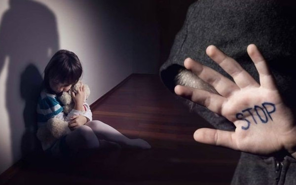 «Η κακοποιημένη μάνα κακοποιεί τα παιδιά της»