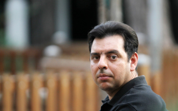 Παίζει πιάνο και γράφει μουσική με τα χέρια της ψυχής (βίντεο)