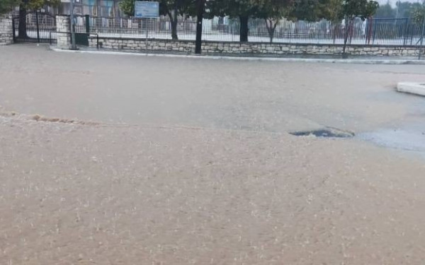 Πνίγηκαν τα Σύβοτα - Μεγάλες ζημιές σε ζημιές σε μαγαζιά και επιχειρήσεις (βίντεο, φωτ.)