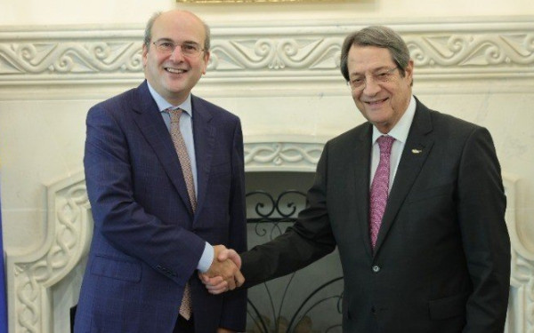 Ξεκινά η εφαρμογή της Ψηφιακής Κάρτας Εργασίας και στην Κύπρο