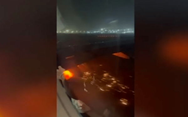 Στιγμές τρόμου για επιβάτες αεροσκάφους στην Ινδία όταν ο κινητήρας πήρε φωτιά 