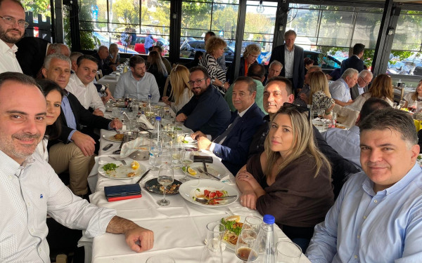 Ο Ανδρουλάκης, το «πράσινο» τραπέζι και η... αναζήτηση υποψηφίου για τον δήμο Θεσσαλονίκης 