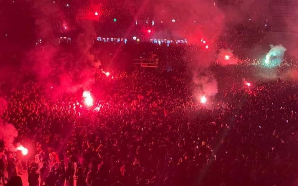 Σείεται η Θεσσαλονίκη στους ρυθμούς του ΛΕΞ: Λαοθάλασσα στο Καυτανζόγλειο - Δείτε βίντεο και φωτογραφίες 