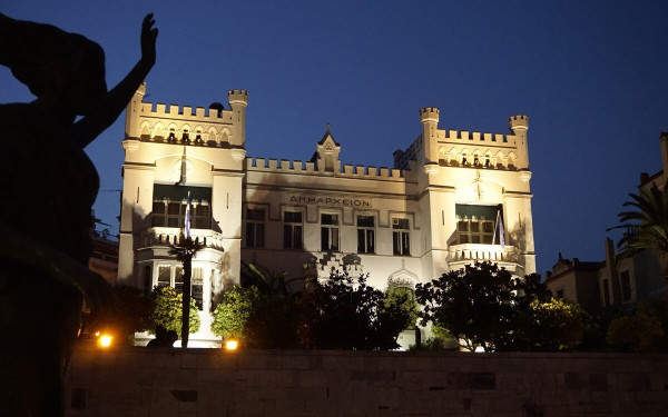 Καβάλα: Παραλίγο σύρραξη και πολλά «γαλλικά» στο δημοτικό συμβούλιο (βίντεο)