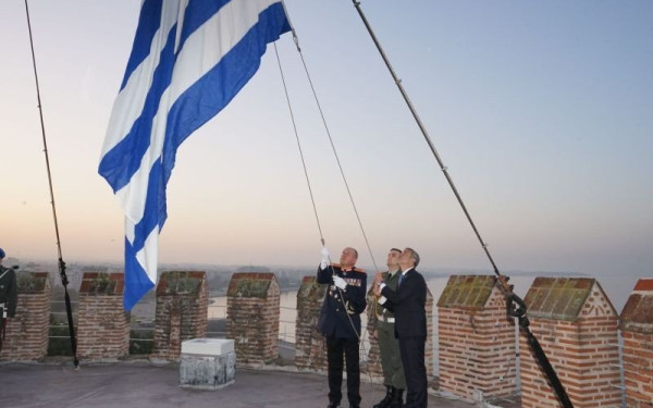 Θεσσαλονίκη: Γιατί δεν ήταν η η ΠτΔ στην έπαρση της σημαίας στον Λευκό Πύργο - Τι λέει το γραφείο της (φωτ.)