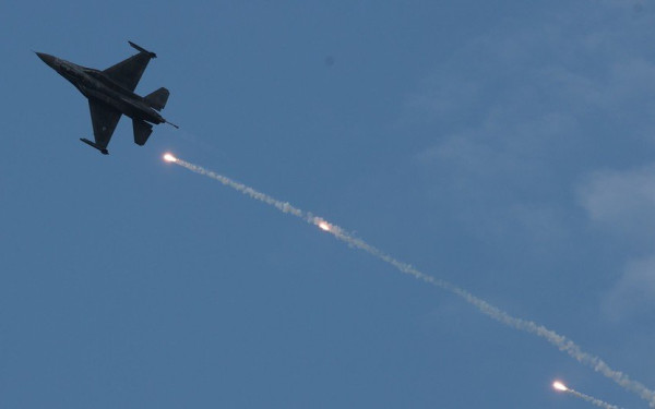 Πτώση F-16: Μιάμιση ώρα πάλευε στην ανοιχτή θάλασσα ο πιλότος