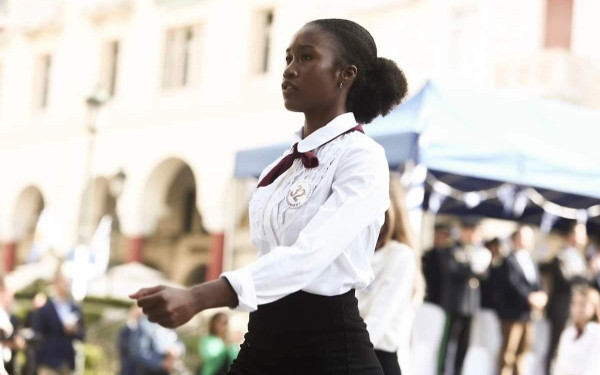 Θεσσαλονίκη: Η μαθήτρια με καταγωγή από την Κένυα που έκλεψε την παράσταση στην παρέλαση