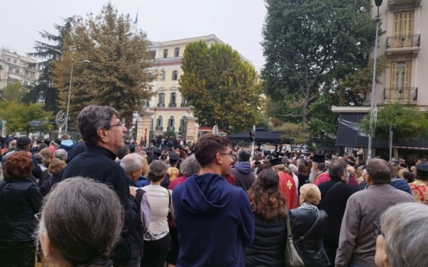 Θεσσαλονίκη: Κοσμοπλημμύρα στη λιτανεία των εικόνων του Αγίου Δημητρίου και της Παναγίας «Γεροντίσσης» (φωτ.)