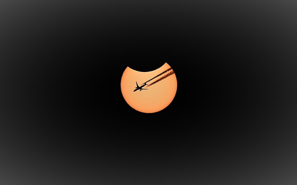 Απίθανη λήψη: H έκλειψη ηλίου στον ουρανό του Πενταπλάτανου Γιαννιτσών