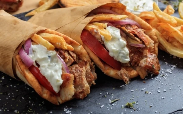 Απίθανο βίντεο: Γερμανός απαίτησε από τον Σολτς να τα βρει με τον Πούτιν για να πέσει η τιμή του πιτόγυρου