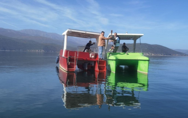 Η δάδα που καίει γιατί ο κόσμος είναι... «Running out of Time» έφτασε στην Πρέσπα (βίντεο, φωτ.)