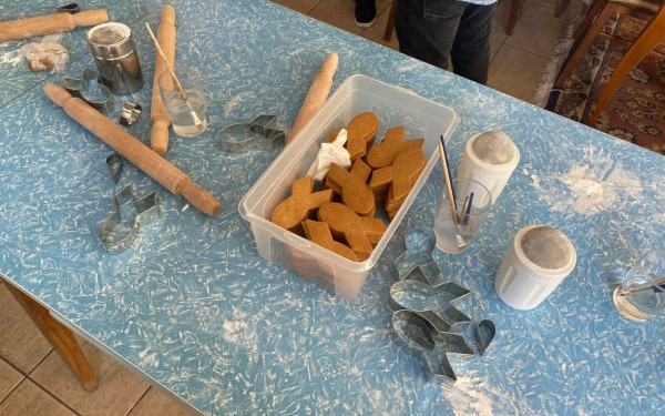 Θεσσαλονικείς πλάθουν ροζ κουλουράκια για καλό σκοπό (βίντεο, φωτ.)