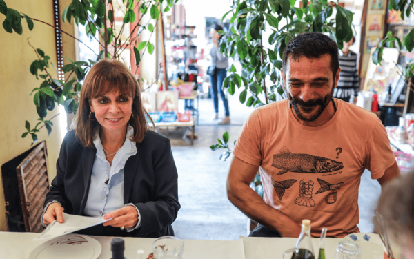 «Στου Μήτσου» γευμάτισε στη Θεσσαλονίκη η Κ. Σακελλαροπούλου (φωτ.)