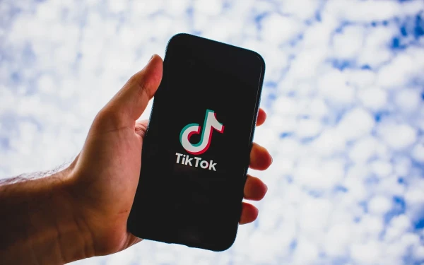 Εκπρόσωπος Tik Tok: Ανακριβείς και παραπλανητικές οι αναφορές σχετικά με τον ρόλο της πλατφόρμας στις προεδρικές εκλογές της Ρουμανίας