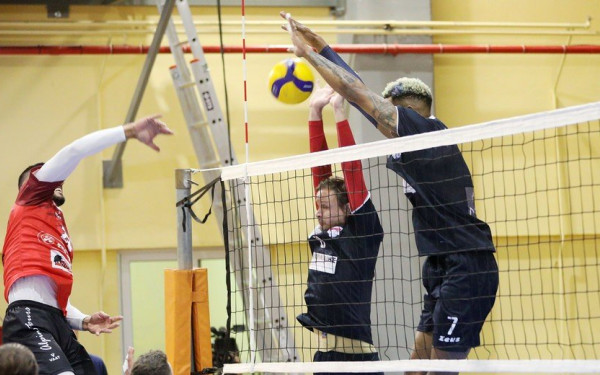 Βόλεϊ: Πρώτη νίκη ο Αριστοτέλης, πρώτο βαθμό ο Άθλος (βίντεο)