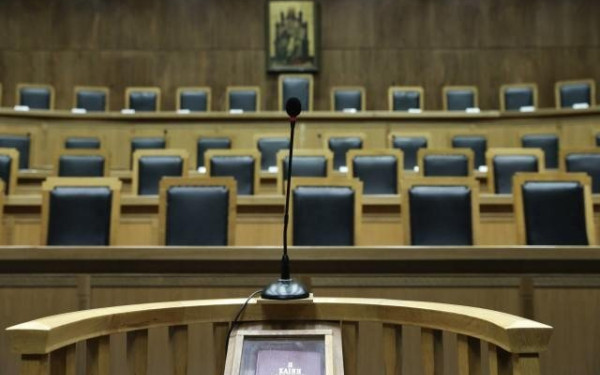 Συνταγματολόγοι εναντίον Τζανερίκου για το κόμμα Κασιδιάρη – Κάνουν λόγο για πρωτοφανή και επιθετική παρέμβαση