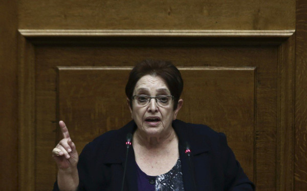 Πρόταση Δυσπιστίας-Αλ. Παπαρήγα: Ο ένας βγάζει τα σκάνδαλα του άλλου, είστε 1:1