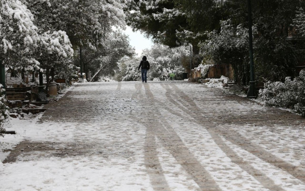 Καιρός: Παγετός και θυελλώδεις άνεμοι στο Αιγαίο - Ποια σχολεία είναι κλειστά, ﻿χωρίς σημαντικά προβλήματα η λειτουργία τους