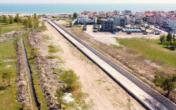 Kατερίνη: Ενισχύεται η αντιπλημμυρική θωράκιση της Παραλίας