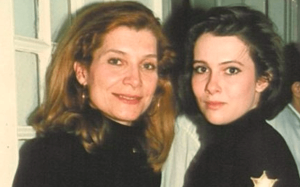 Βαρύ πένθος για την ηθοποιό Αιμιλία Υψηλάντη: Έφυγε από τη ζωή η μοναχοκόρη της (βίντεο)