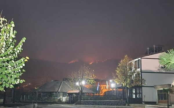 Παπίκιο Όρος:  H εικόνα της πυρκαγιάς που καίει για 16η μέρα 