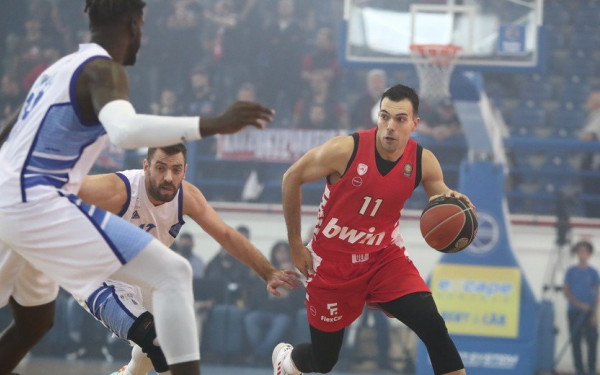 Μπάσκετ: Με κατοστάρες συνέχισαν Ολυμπιακός και Περιστέρι (βίντεο)
