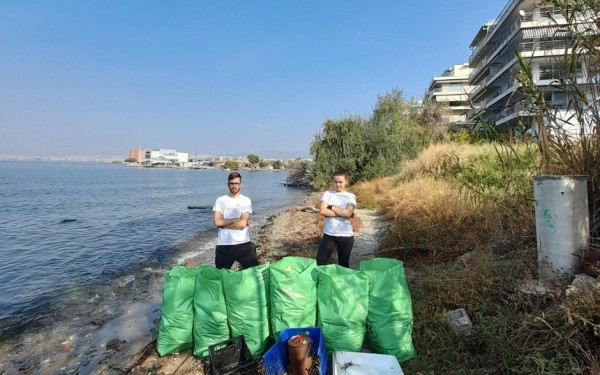 Οι Cleaningans έκαναν... λαμπίκο την παραλία μεταξύ Θεσσαλονίκης και Καλαμαριάς (φωτ.)