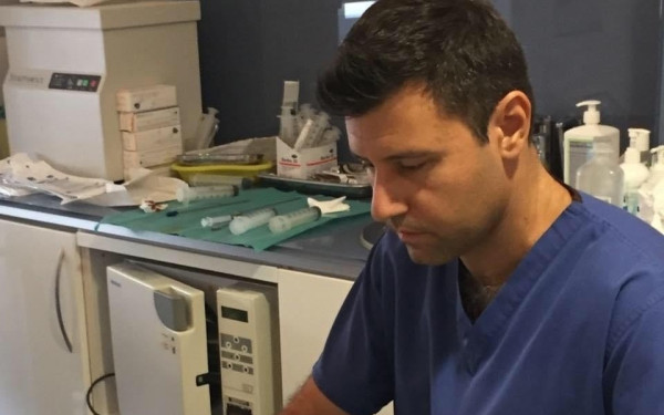 «Σκέφτηκα ακόμα και τα οπαδικά κίνητρα - Δεν με απείλησαν ποτέ» λέει ο γιατρός που δέχθηκε άγρια επίθεση στη Θεσσαλονίκη