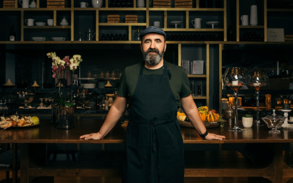 Ο Σωτήρης Ευαγγέλου μαγειρεύει αποκλειστικά για τους αναγνώστες του makthes.gr