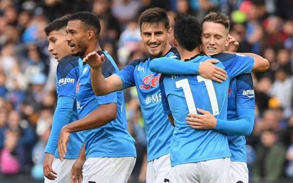 Ιταλία: Γλίτωσε την αυτοχειρία η Νάπολι και παρέμεινε σε απόσταση ασφαλείας (βίντεο)