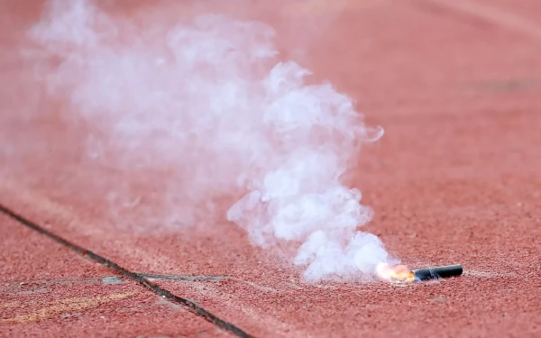Λαμία: Λιποθύμησε μαθήτρια από καπνογόνα μέσα στο σχολείο! (βίντεο)