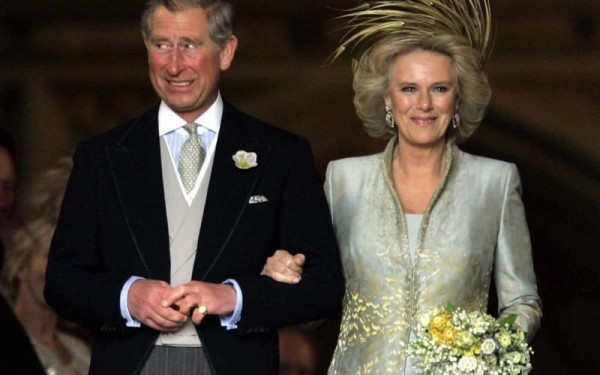 «Σεισμός» στο Μπάκιγχαμ - Μέγας... γόης ο Κάρολος που φημολογείται ότι απάτησε και την Καμίλα