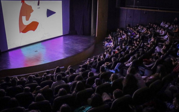 Στον κινηματογράφο του δήμου Νεάπολης-Συκεών βρέθηκαν οι μαθητές (φωτ.)