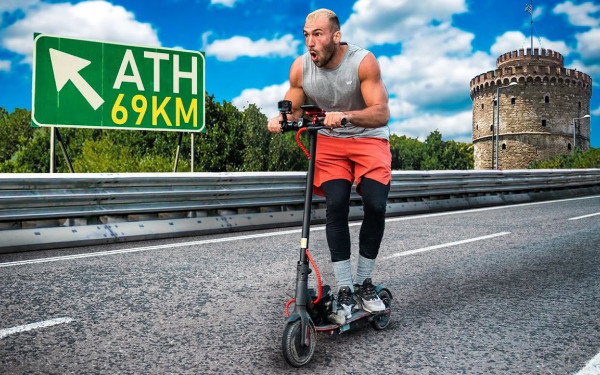 Θεσσαλονικιός ταξίδεψε μέχρι την Αθήνα με πατίνι (βίντεο)