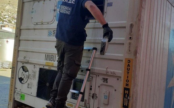 Πειραιάς: Πάνω από 1 τόνος κοκαΐνης κατασχέθηκε - Τέσσερις συλλήψεις σε μεγάλη επιχείρηση της ΕΛ.ΑΣ.