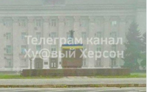 Η Ουκρανική σημαία υψώθηκε και πάλι στη Χερσώνα
