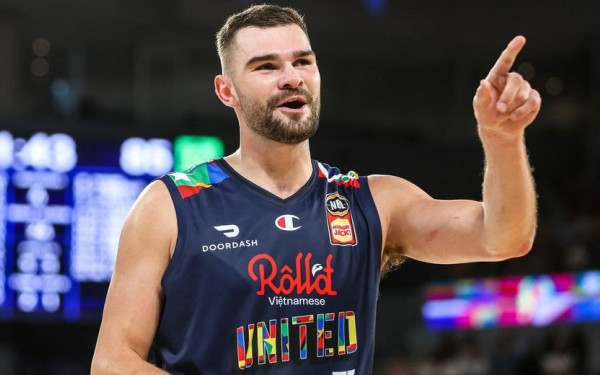 Αυστραλός εν ενεργεία μπασκετμπολίστας αποκάλυψε ότι είναι γκέι (βίντεο)