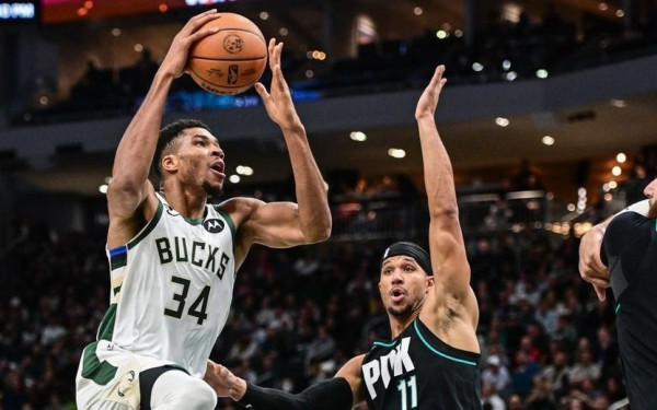 ΝΒΑ: Ακαταμάχητος Αντετοκούνμπο στη νίκη των Μπακς (βίντεο)