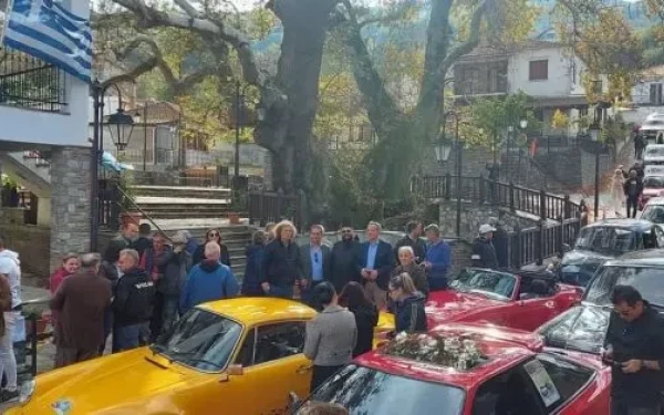 Χαλκιδική: Αντίκες αυτοκίνητα βγήκαν... παγανιά (φωτ.)