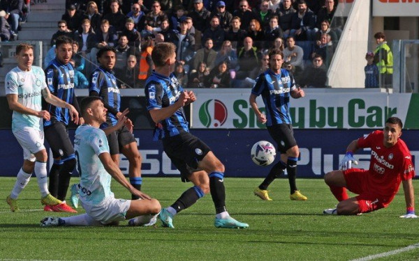 Ιταλία: Η Αταλάντα έστειλε τέσσερις φορές την μπάλα στα δίχτυα και... έχασε με 3-2 από την Ίντερ (βίντεο)