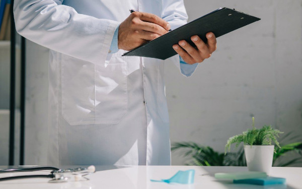 Καλοήθης Υπερπλασία Προστάτη: Συμπτώματα και θεραπεία