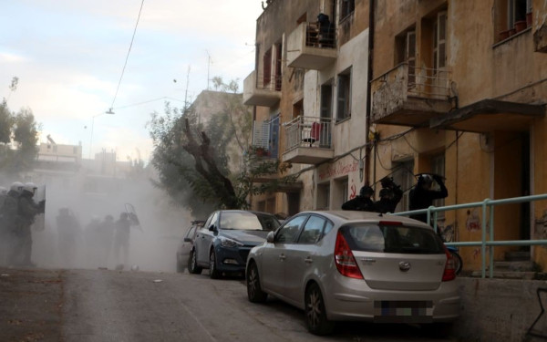 Στον εισαγγελέα ο 27χρονος για τον εμπρησμό στη Real News - Συνελήφθη στην αστυνομική επιχείρηση στα Προσφυγικά
