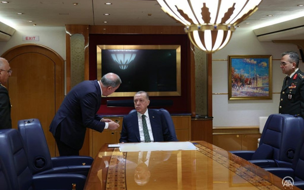 Η Άγκυρα δημοσιοποίησε βίντεο με τον Ερντογάν να... πατάει το κουμπί της επίθεσης κατά των Κούρδων (βίντεο)