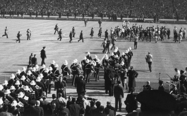 Ιστορίες Μουντιάλ: Αρχίζει το ματς μετά μουσικής