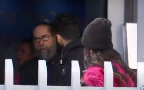 Ένταση στην «Κιβωτό του Κόσμου»: Γονείς έσπασαν την πόρτα και ζητάνε πίσω τα παιδιά τους (βίντεο)