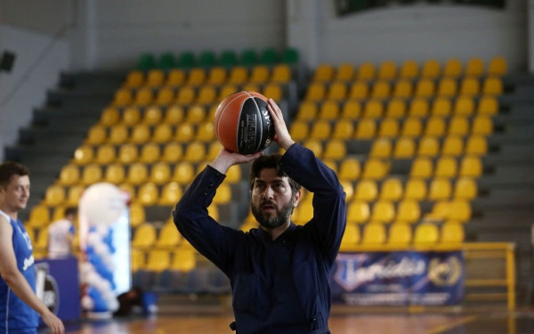 Ο πατέρας Αντώνιος κυκλοφορούσε με «μπράβους» - πρώην τρόφιμους της «Κιβωτού του Κόσμου» (βίντεο)