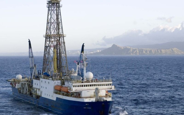 Το αμερικανικό ερευνητικό «JOIDES Resolution» ξεκινά θαλάσσιες γεωτρήσεις γύρω από τα ηφαίστεια της Σαντορίνης